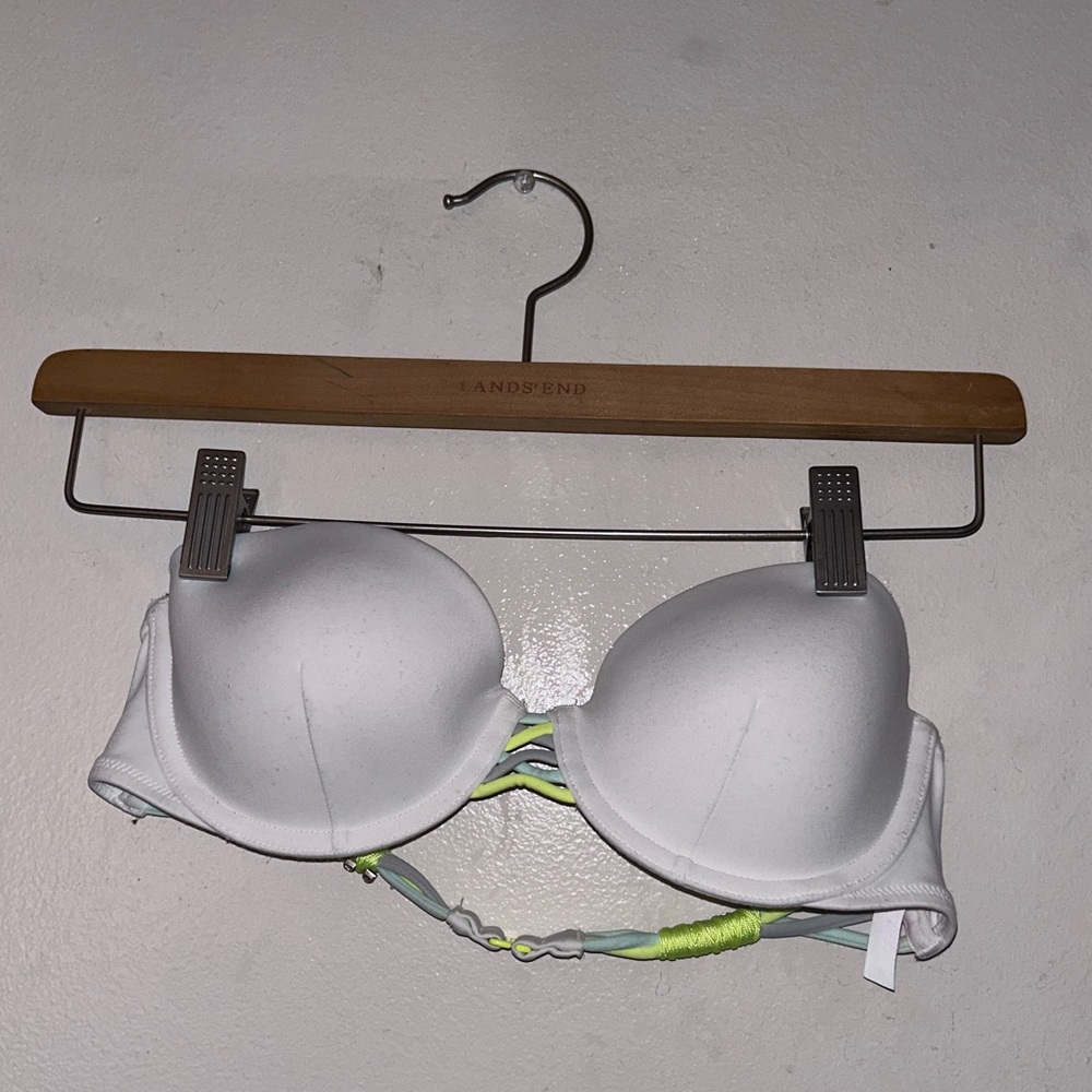 Victoria’s Secret swim top strapless Bandu with optional matching straps.